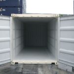 Vista frontal de un contenedor seco de 20 pies