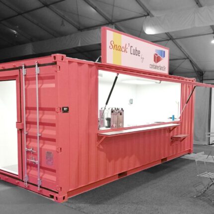 Mostrador exterior en contenedor bar para servicio rápido