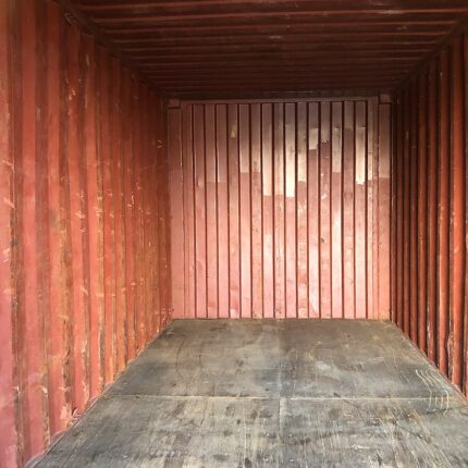 Interior de contenedor marítimo 20 pies amarillo usado Clase A