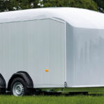 Vista exterior tres cuartos del remolque Roadster 800