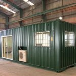 Oficina modular en contenedor reciclado instalada en obra