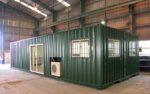 Oficina modular en contenedor reciclado instalada en obra