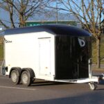 Vista exterior 3/4 del Roadster 700 doble eje