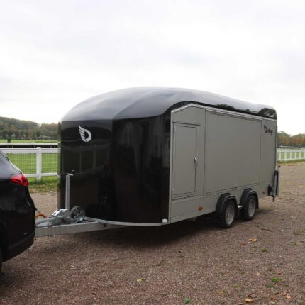 Remolque cerrado Roadster 1000 Pro aluminio vista tres cuartos